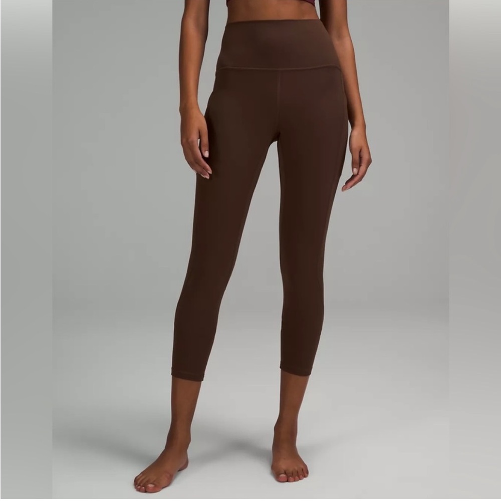 Lululemon Aligns with Pockets 25”
